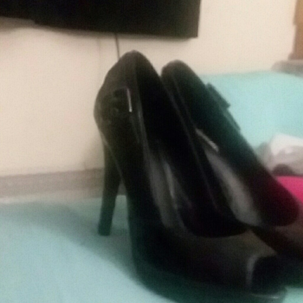 Heels - Picture 2 of 3
